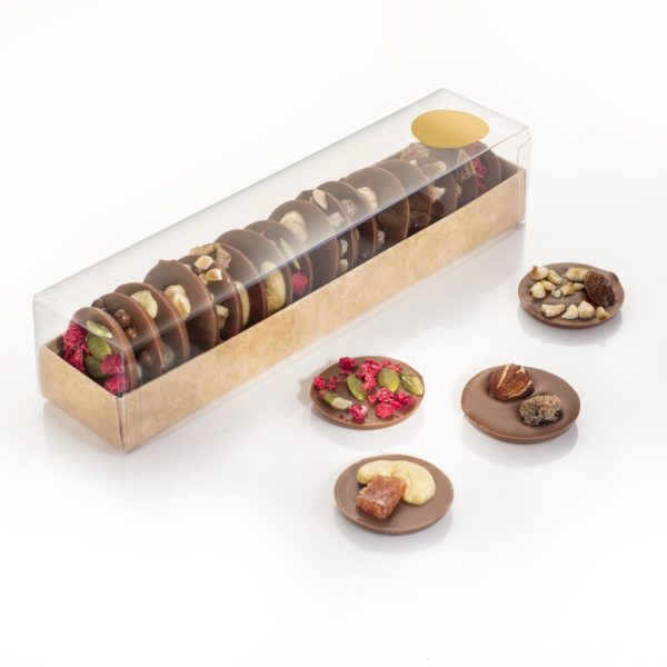 Fruit and nut mediants with lid on